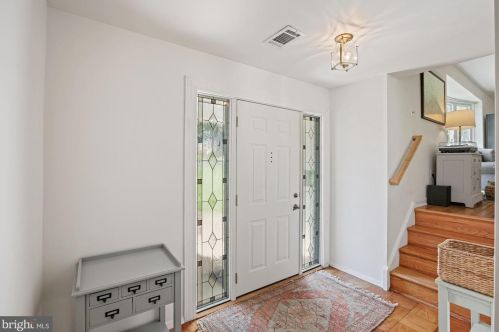 6812 Rosewood St, Annandale, VA 22003-1965