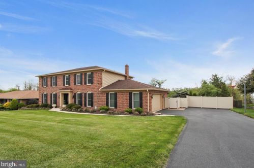 3785 Starview Dr, York, PA 17402-4370