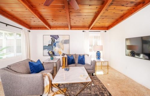 1251 Knowles Ave, Carlsbad, CA 92008-1545