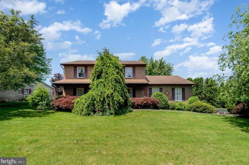 1405 Breezeview Dr, York, PA 17404-1732