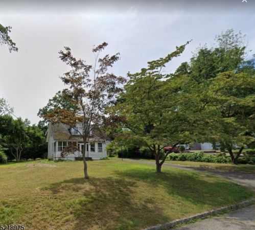 31 Farview Ave, Cedar Knolls, NJ 07927-1504
