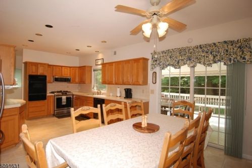 4 Everest Dr, Hackettstown NJ  07840-2844 exterior