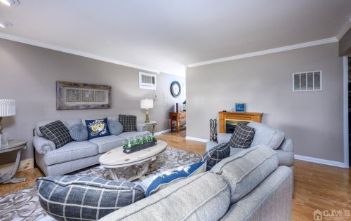 85 Idlewild Rd, Edison, NJ 08817-4145