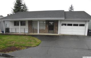 685 Cascade Dr, Woodburn OR  97071-3145 exterior