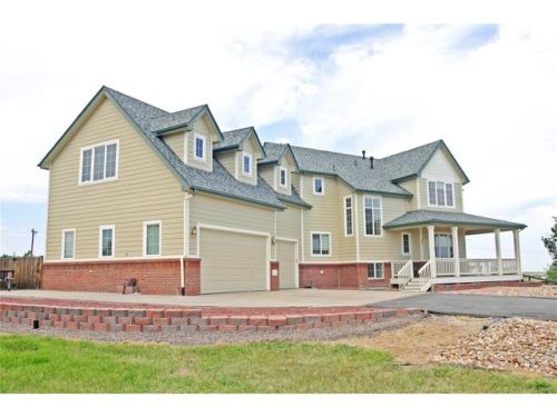 845 Antelope Dr, Bennett, CO 80102-8678