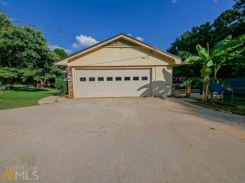 318 Davis Rd, Stockbridge GA  30281-3304 exterior