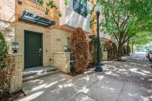 616 Bluff St, Fort Worth TX  76102-2309 exterior