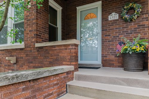 6321 Henderson St, Chicago, IL 60634-4008