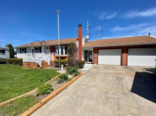 196 Briarwood Ave, Tiverton, RI 02878-1714