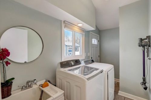 413 Indianwood Dr, Carol Stream IL  60188-1561 exterior