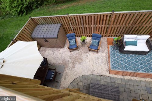 6100 Heron Pond Ct, Springfield VA  22015-3738 exterior