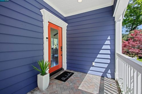22 La Cuesta Rd, Orinda, CA 94563-2304
