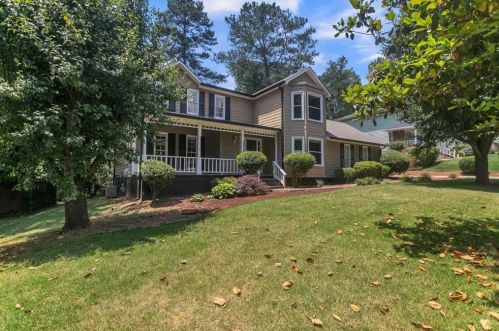 2889 Carrousel Ct, Stone Mountain, GA 30087-3927