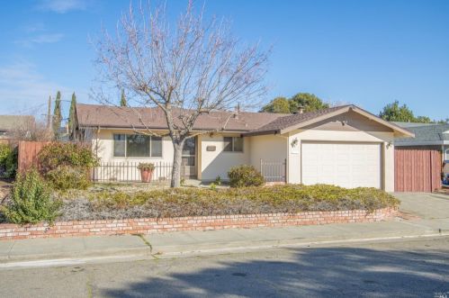 368 Lily St, Fairfield, CA 94533-1531