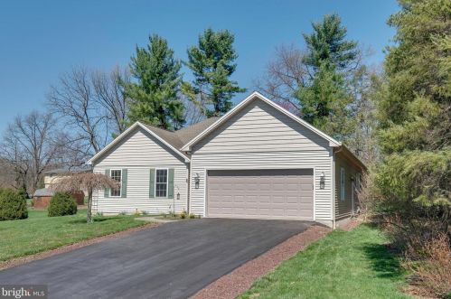 5970 Acorn Dr, Harrisburg, PA 17111-3214