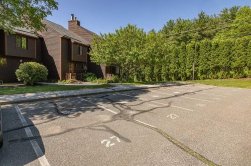 27 Thornhill Rd, Stratham, NH 03885-2553
