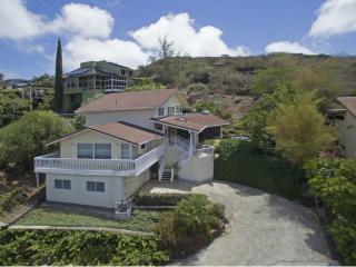 1130 Kamookoa Pl, Honolulu, HI 96825-1366