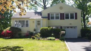 16 Oxford Ln, Madison, NJ 07940-1214