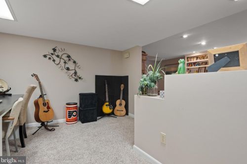 884 Salisbury Ct, Lancaster PA  17601-4481 exterior