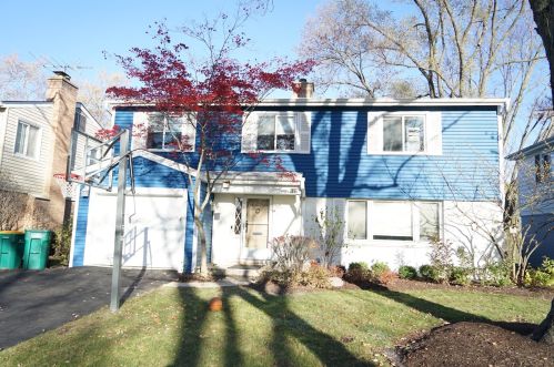 127 Riverside Dr, Northfield, IL 60093-3238