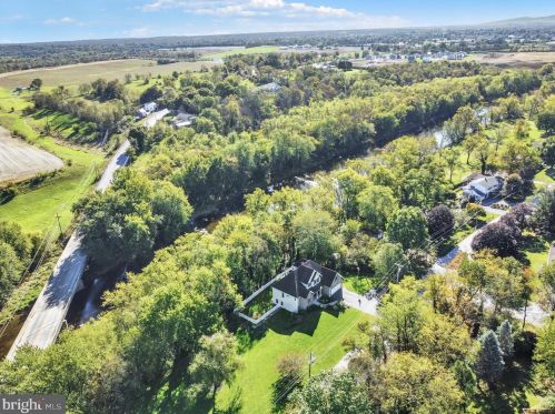 101 Shatto Dr, Carlisle PA  17013-2120 exterior