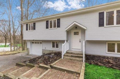 11 Dorchester Dr, Wantage, NJ 07461-4918