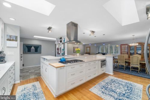 7224 Brookcrest Pl, Annandale, VA 22003-1749