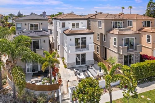 1203 Delaware St, Huntington Beach, CA 92648-4107