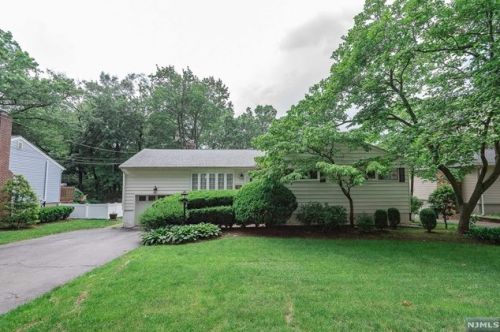 75 Stonefield Rd, Ridgewood, NJ 07452-2219
