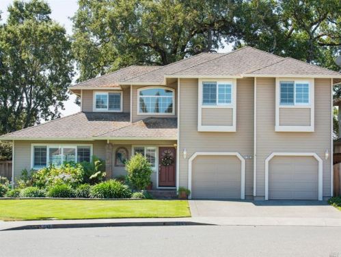 586 Peppertree Dr, Windsor, CA 95492-8360