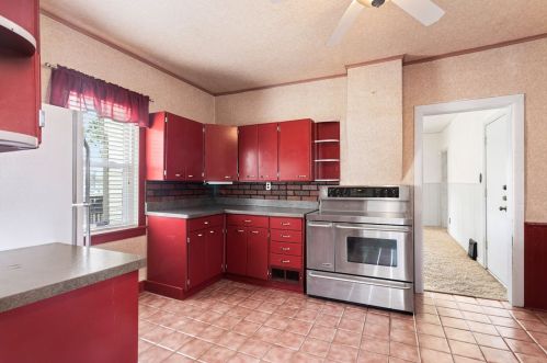 242 Harlem Rd, Rockford, IL 61115-2316
