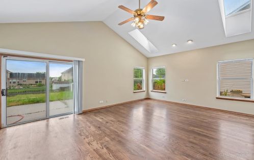 1210 Easton Dr, Carol Stream IL  60188-4817 exterior