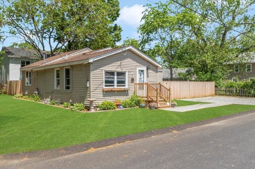 45 Pinehurst Ave, Warwick, RI 02889-9222