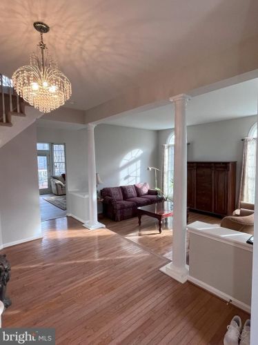 13267 Fallen Leaf Ct, Woodbridge VA  22192-4924 exterior