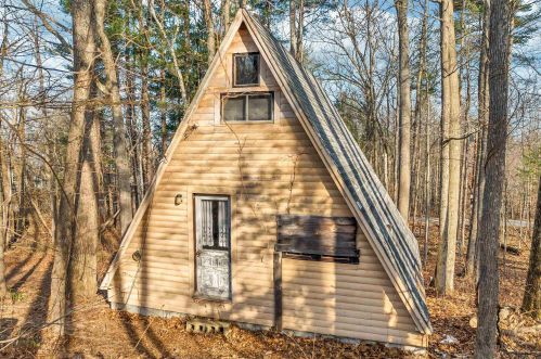 75 Railroad Ave, Alton, NH 03810-4023