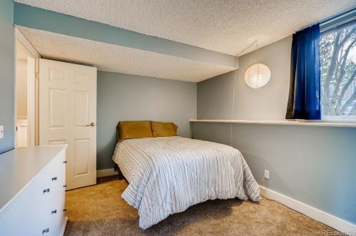 10233 Peakview Ave, Englewood CO 80111-6107 exterior