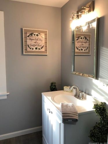 444 Washington St, Middletown CT  06457-2527 exterior