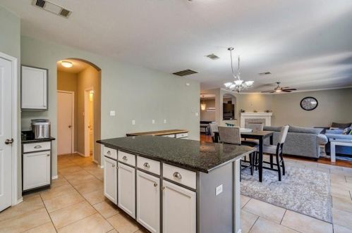 132 Trinity Dr, Uhland TX 78640-4330 exterior