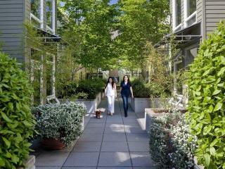 255 Broadway, Eugene OR  97401-3005 exterior