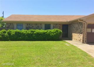 6054 Shadydale Ct, Fort Worth TX  76148-2738 exterior