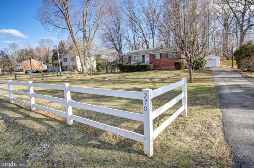 210 E St, Purcellville, VA 20132-3315