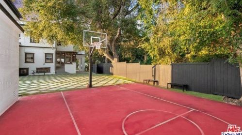 1616 Wabasso Way, Glendale CA  91208-2441 exterior