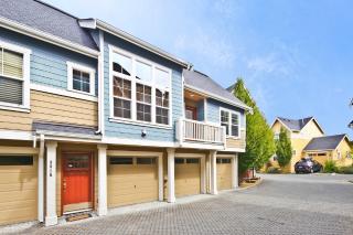 3015 Cycle Ct, Seattle, WA 98126-2995