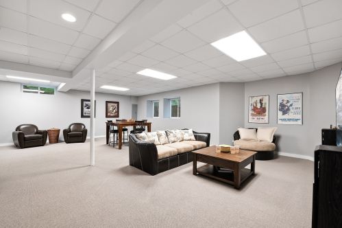 1331 Holly Ln, Bannockburn IL  60015-2852 exterior