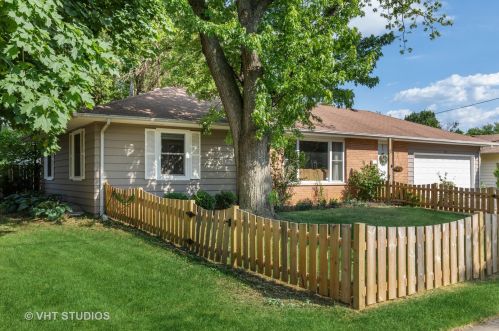 327 College St, Bull Valley, IL 60014-6016