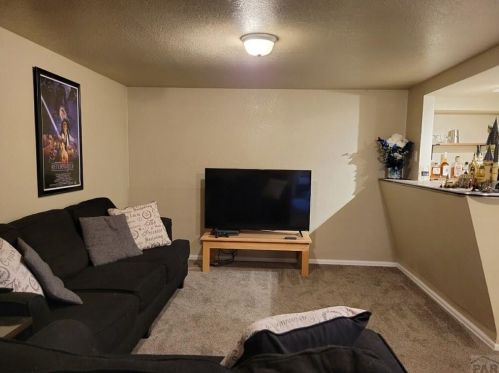 2128 Driftwood Ln, Pueblo, CO 81005-2723