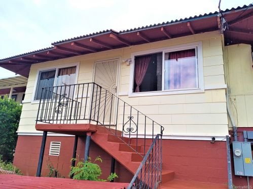 1067 Maluna St, Honolulu, HI 96818-1119