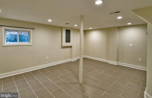 8708 Sundale Dr, Silver Spring MD 20910-5039 exterior