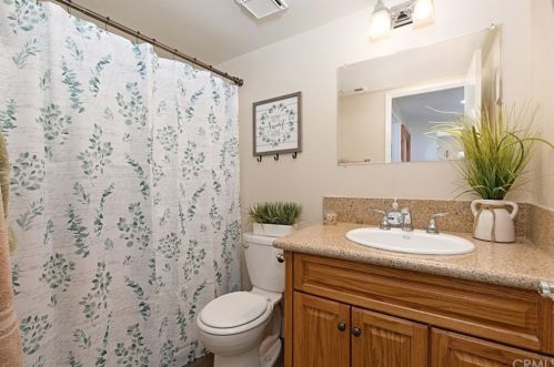 11109 Middleborough Rd, Riverside CA  92503-5814 exterior