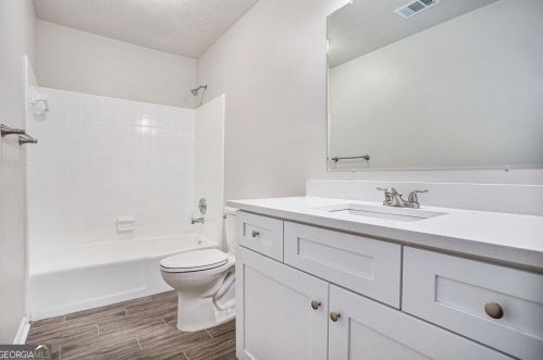 5858 Mistyview Dr, Rex GA 30273-1153 exterior